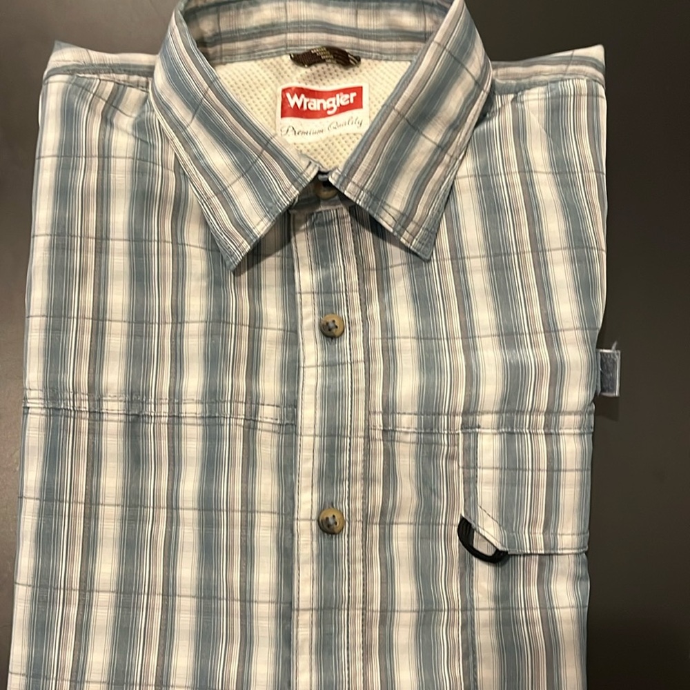 Men’s short sleeve shirt.  Wrangler Premium Quality.  Size M.  100% Polyester.